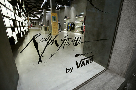 VANS - Ralph Steadmam